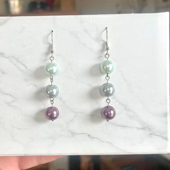 Cool Tone Hombre Pearl Drop Earrings - Picture 2 of 3